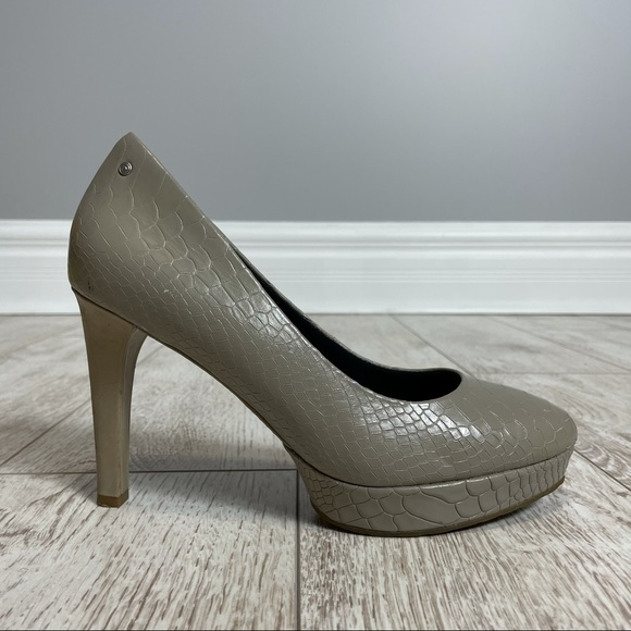 ROCKPORT by adidas 8 textured pumps size - Picture 3 of 3